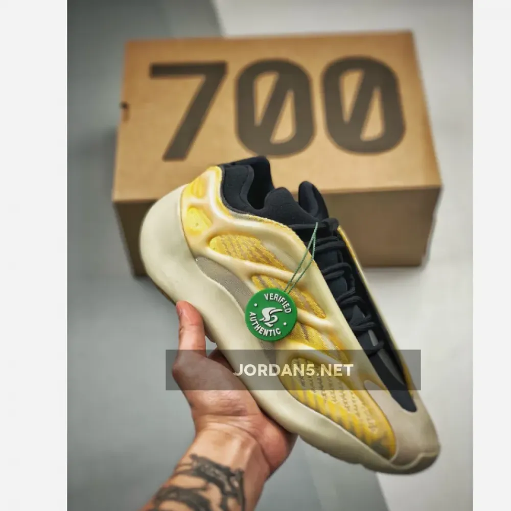adidas Yeezy 700 V3 “Mono Safflower”  HP5425