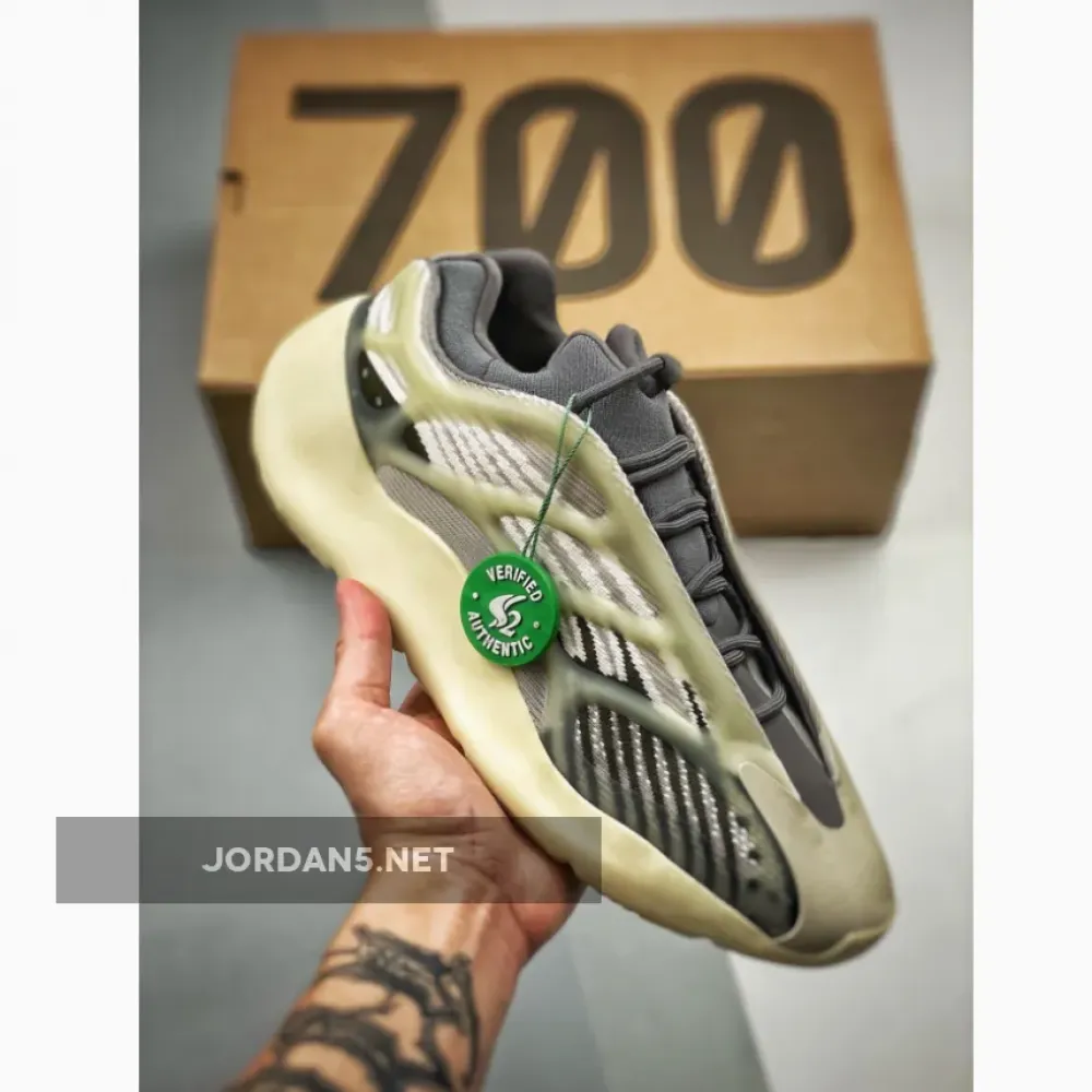 adidas Yeezy 700 v3 “Fade Salt”  ID1674