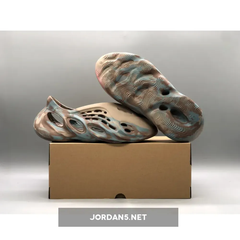 adidas Yeezy Foam Runner ‘MX Sand Grey’  GY3969