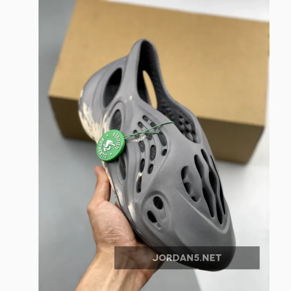 adidas Yeezy Foam Runner “MXT Moon Grey” GV7904