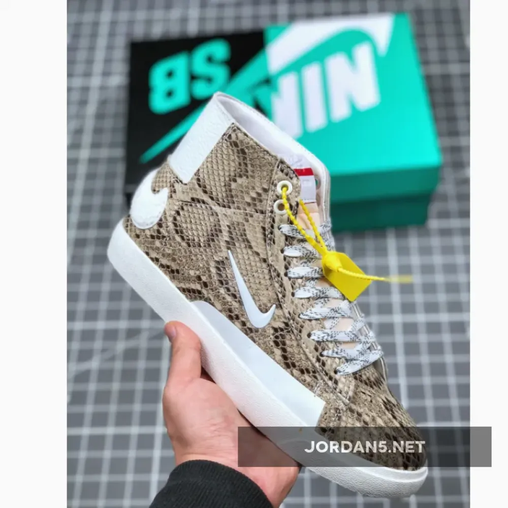 Soulland x Nike SB Blazer Mid FRI Day  CN4540-001