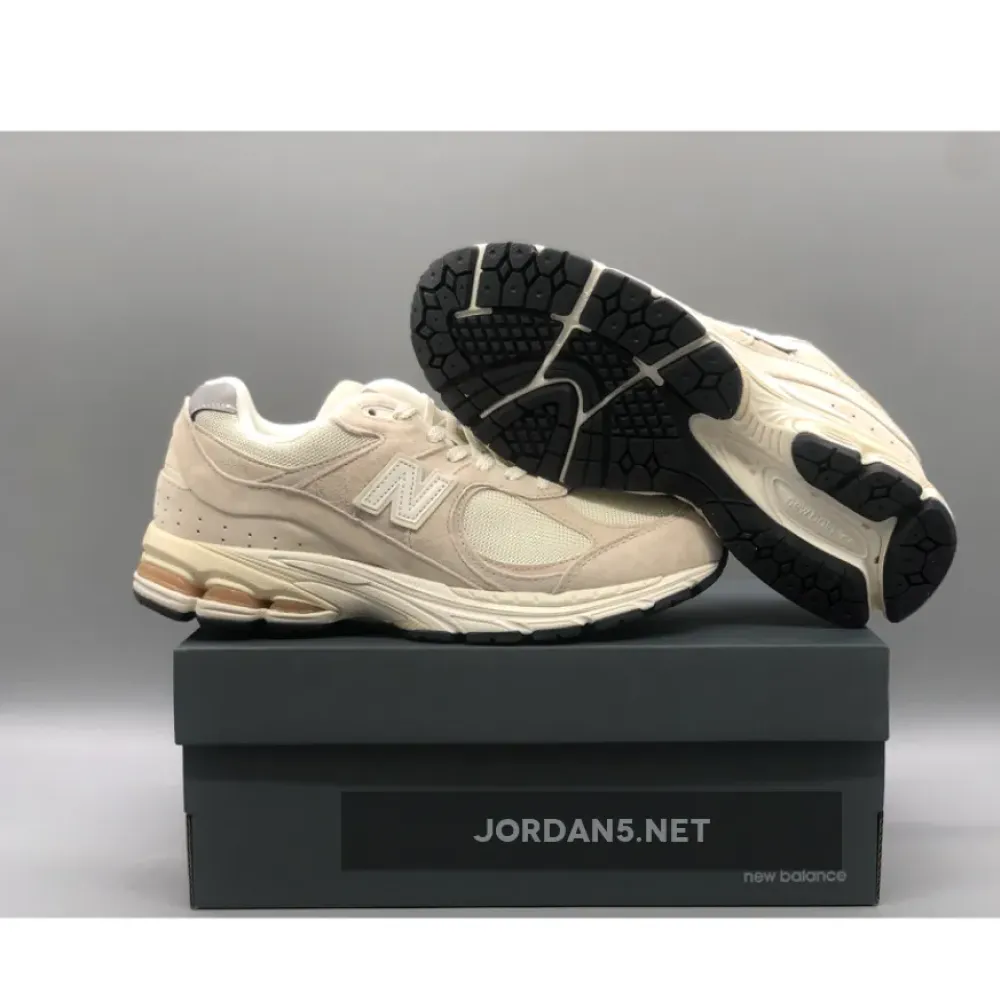 New Balance 2002R Calm Taupe Silver Metallic  M2002RCC