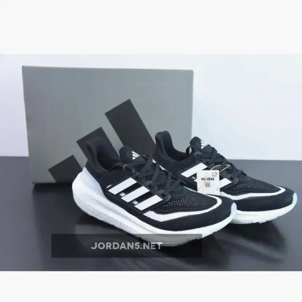 adidas Ultraboost Light Core Black/Cloud White  HQ6340