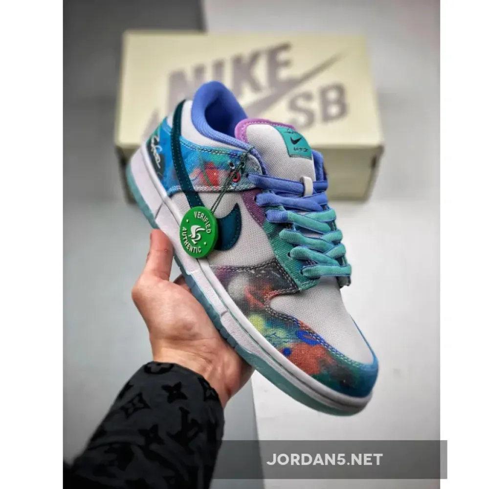 Futura Laboratories x Nike SB Dunk Low Bleached Aqua  HF6061-400