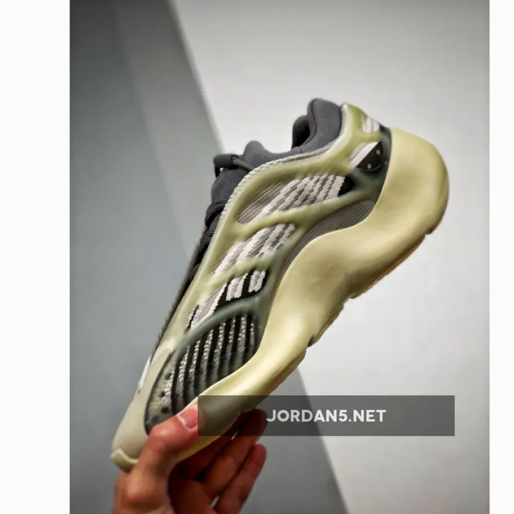 adidas Yeezy 700 v3 “Fade Salt”  ID1674