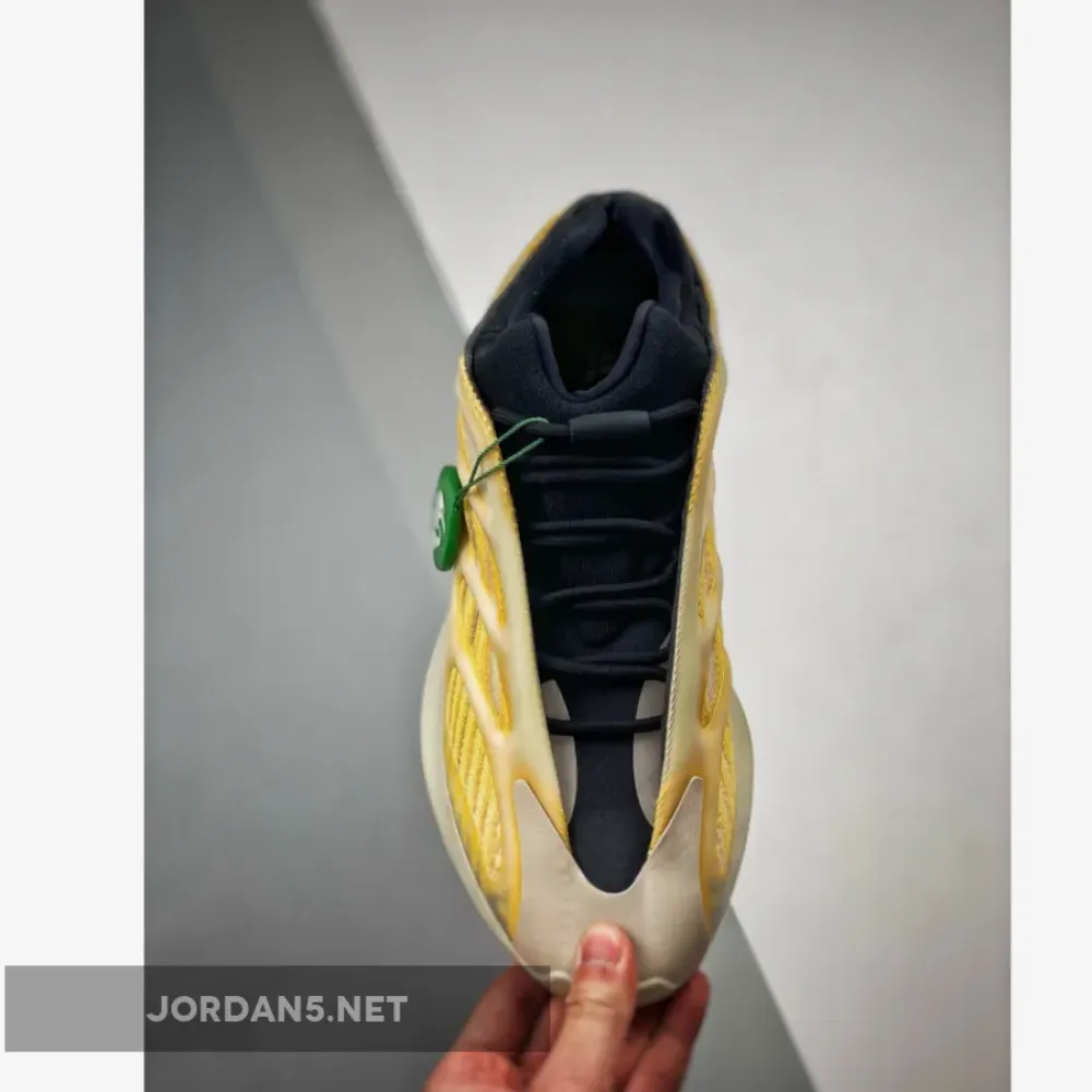 adidas Yeezy 700 V3 “Mono Safflower”  HP5425