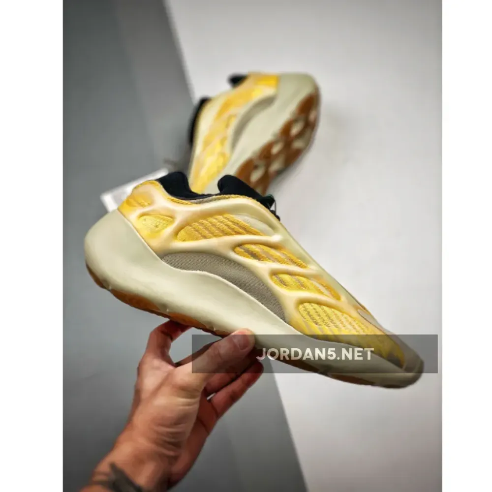 adidas Yeezy 700 V3 “Mono Safflower”  HP5425