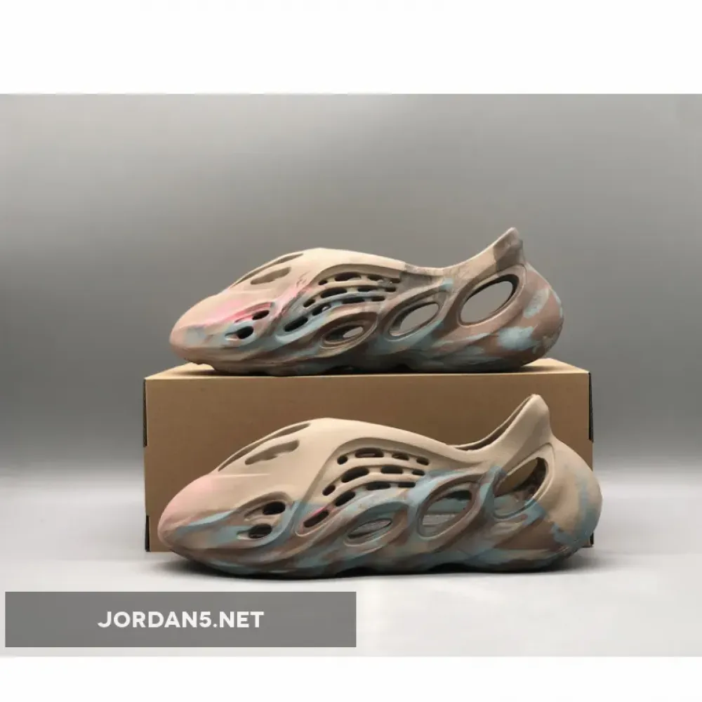 adidas Yeezy Foam Runner ‘MX Sand Grey’  GY3969