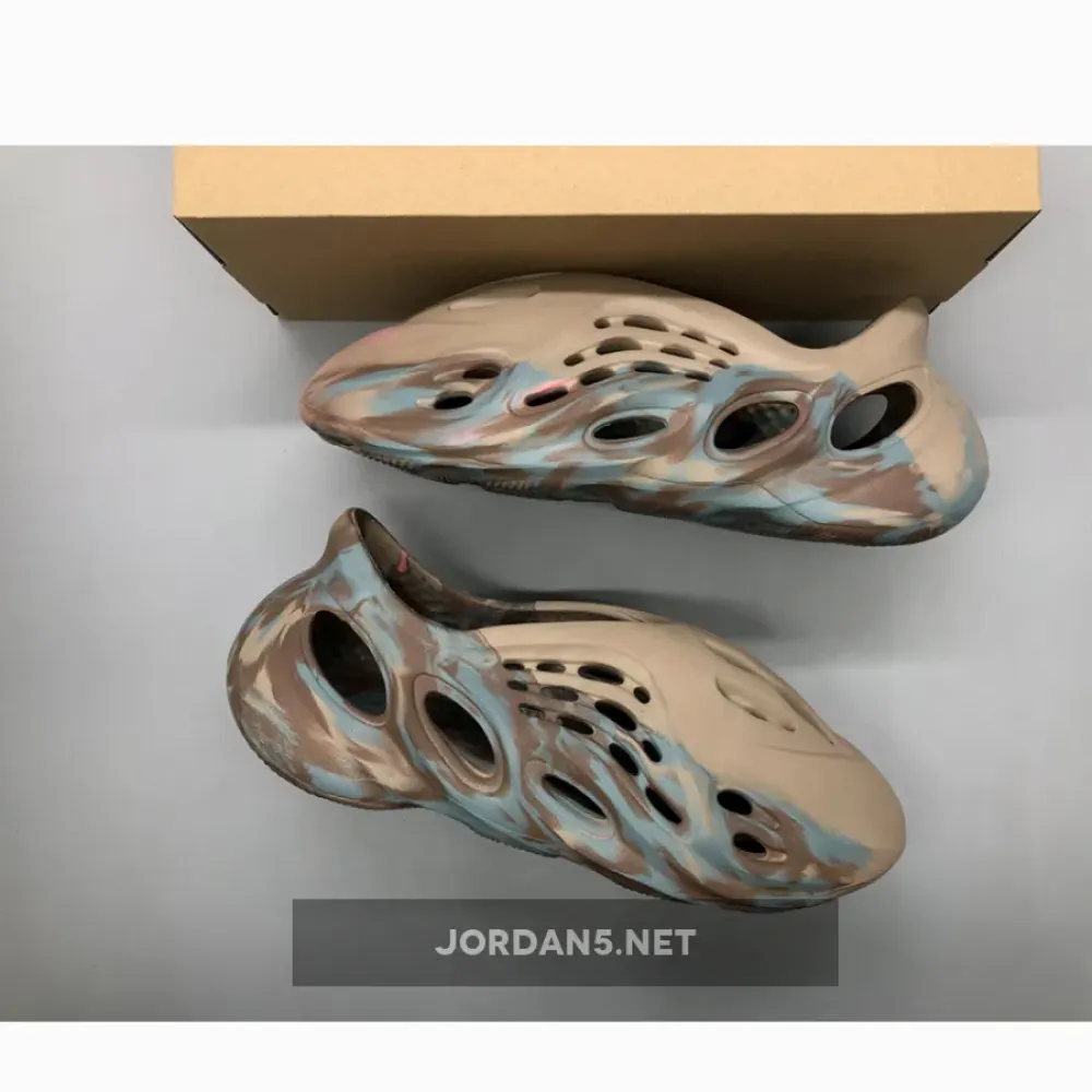 adidas Yeezy Foam Runner ‘MX Sand Grey’  GY3969