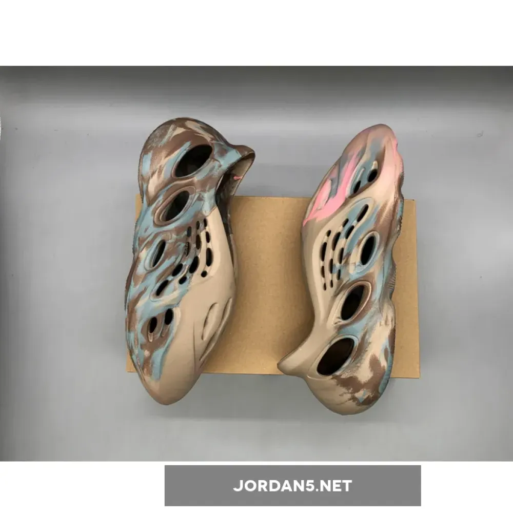 adidas Yeezy Foam Runner ‘MX Sand Grey’  GY3969