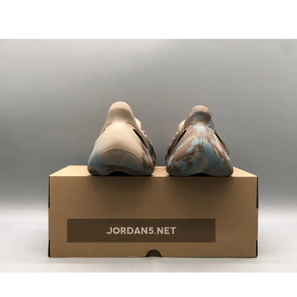 adidas Yeezy Foam Runner ‘MX Sand Grey’  GY3969