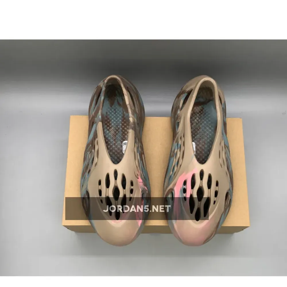 adidas Yeezy Foam Runner ‘MX Sand Grey’  GY3969