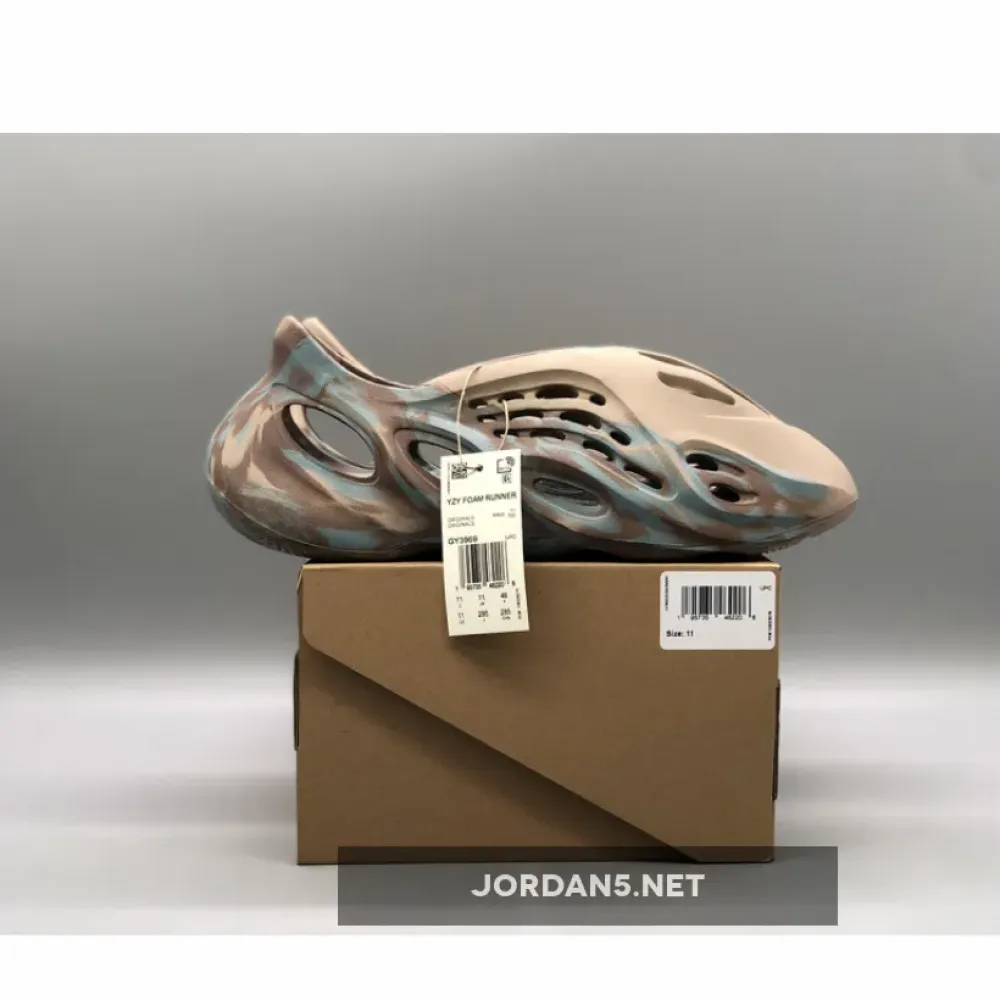 adidas Yeezy Foam Runner ‘MX Sand Grey’  GY3969