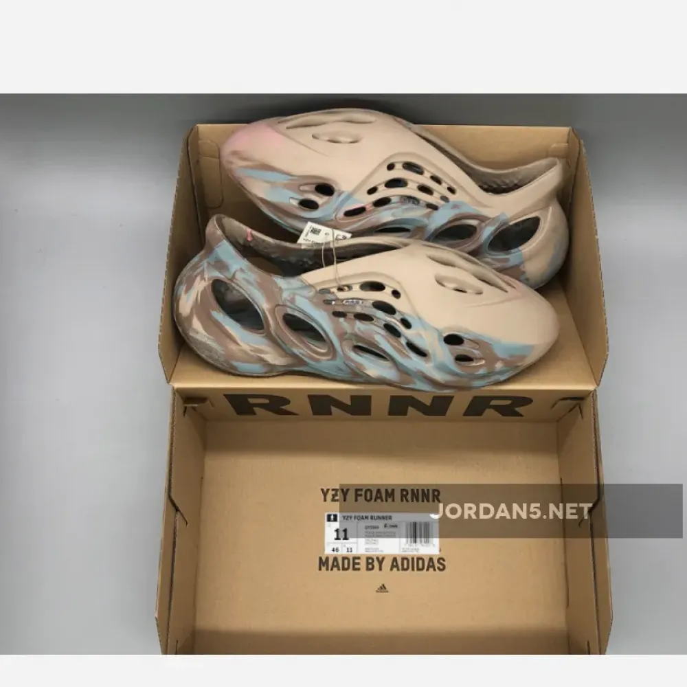 adidas Yeezy Foam Runner ‘MX Sand Grey’  GY3969