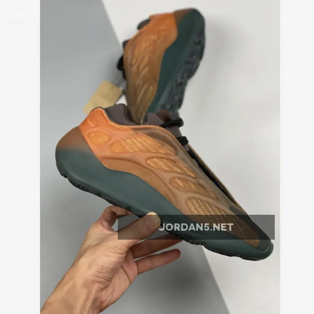 adidas YEEZY 700 V3 “Copper” 1680504896