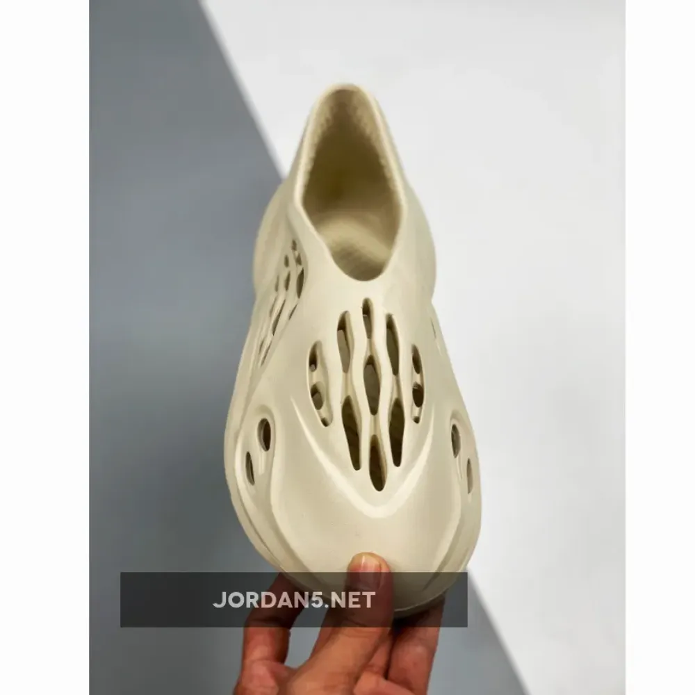 adidas Yeezy Foam Runner “Sand”  FY4567