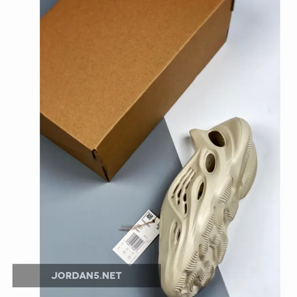 adidas Yeezy Foam Runner “Sand”  FY4567