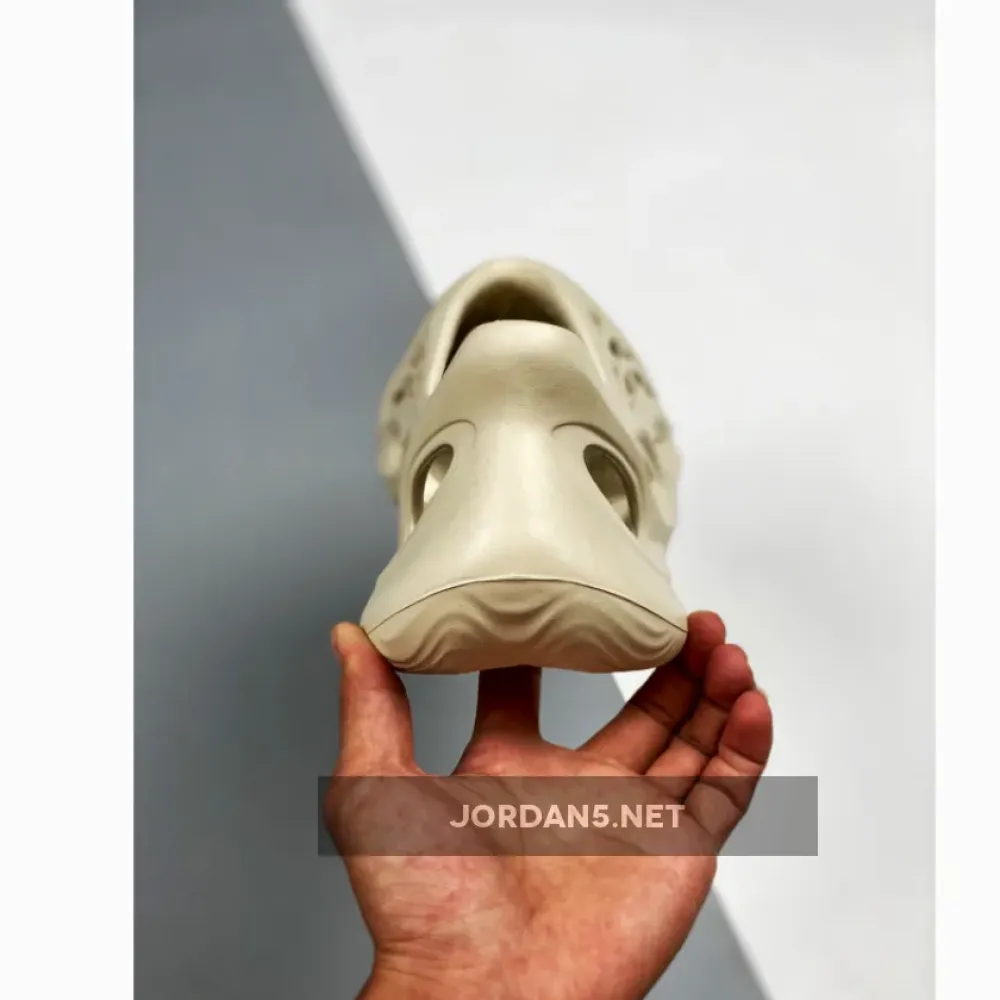adidas Yeezy Foam Runner “Sand”  FY4567