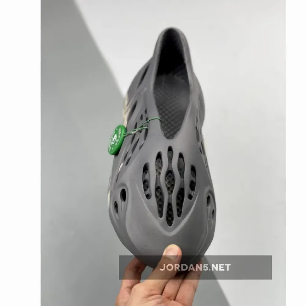 adidas Yeezy Foam Runner “MXT Moon Grey” GV7904