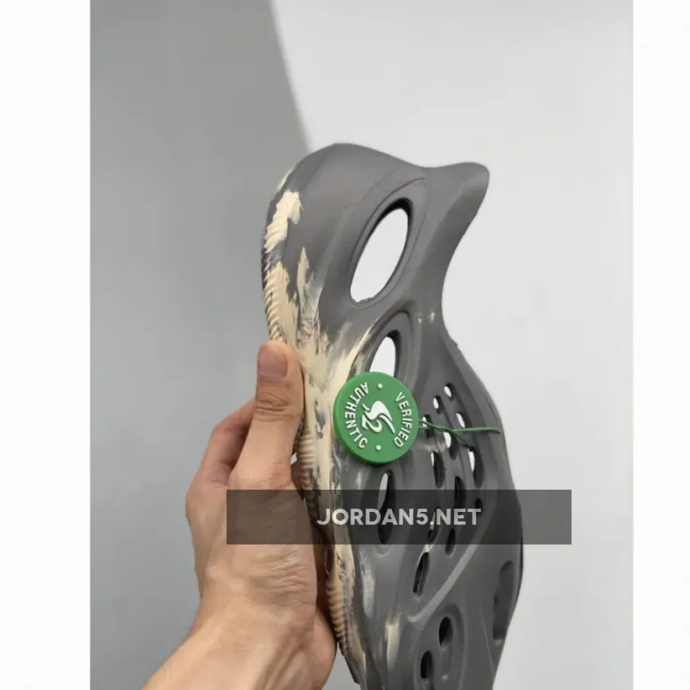 adidas Yeezy Foam Runner “MXT Moon Grey” GV7904