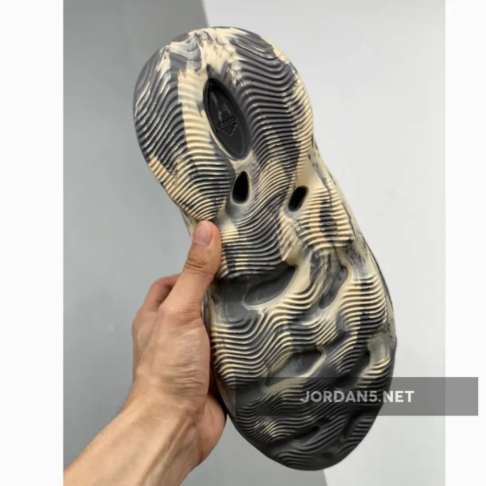 adidas Yeezy Foam Runner “MXT Moon Grey” GV7904