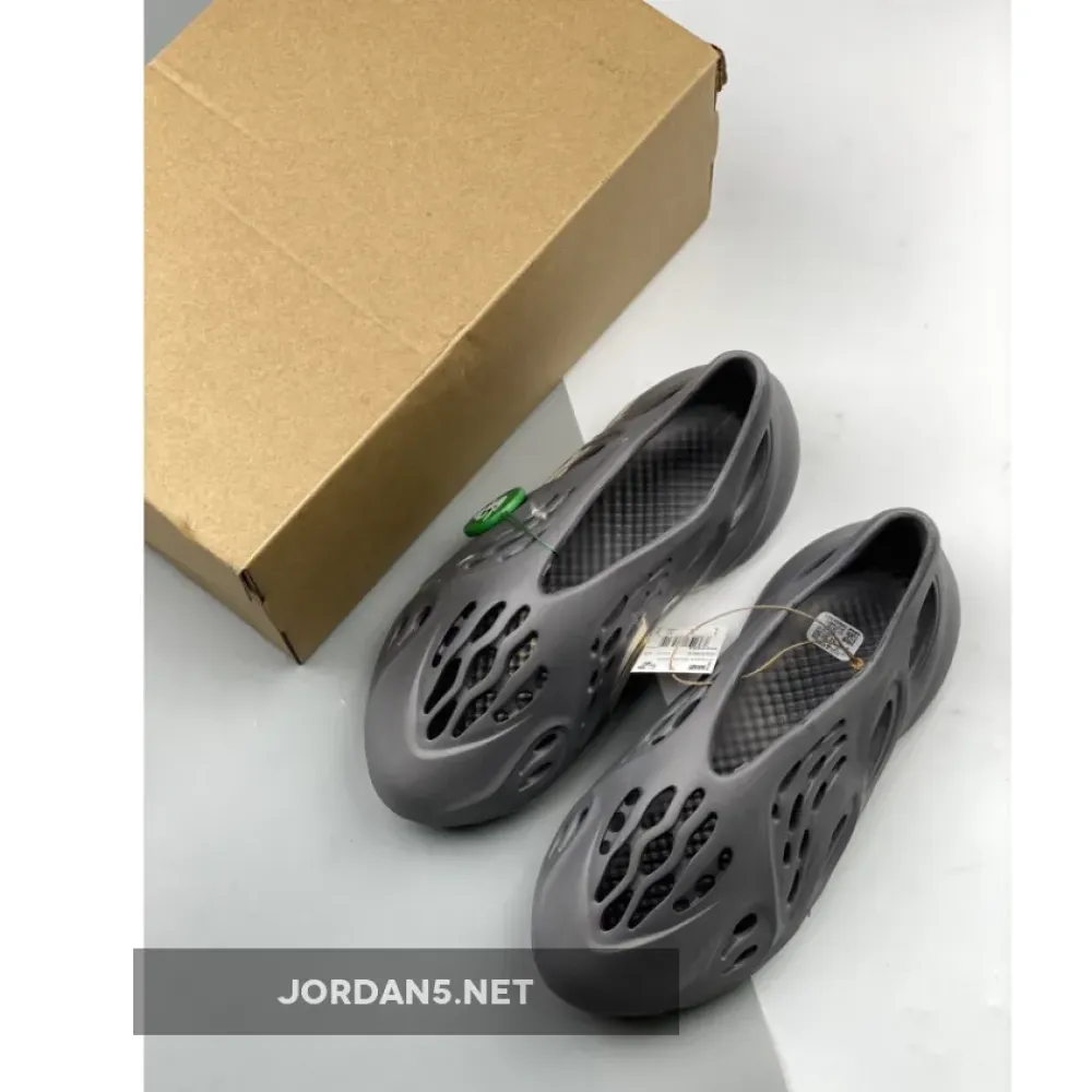 adidas Yeezy Foam Runner “MXT Moon Grey” GV7904