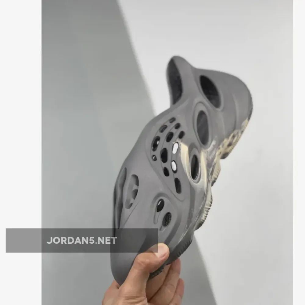 adidas Yeezy Foam Runner “MXT Moon Grey” GV7904