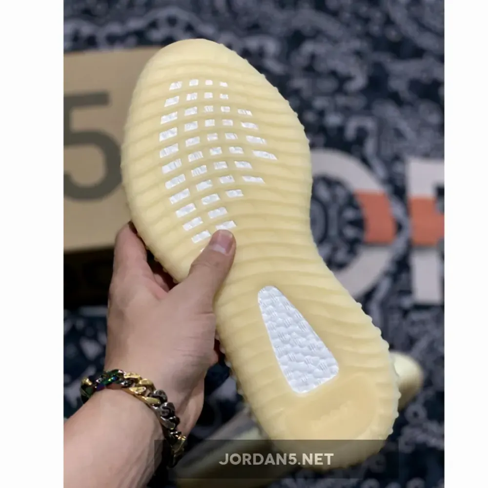 adidas Yeezy Boost 350 v2 “Ash Pearl”  GY7658