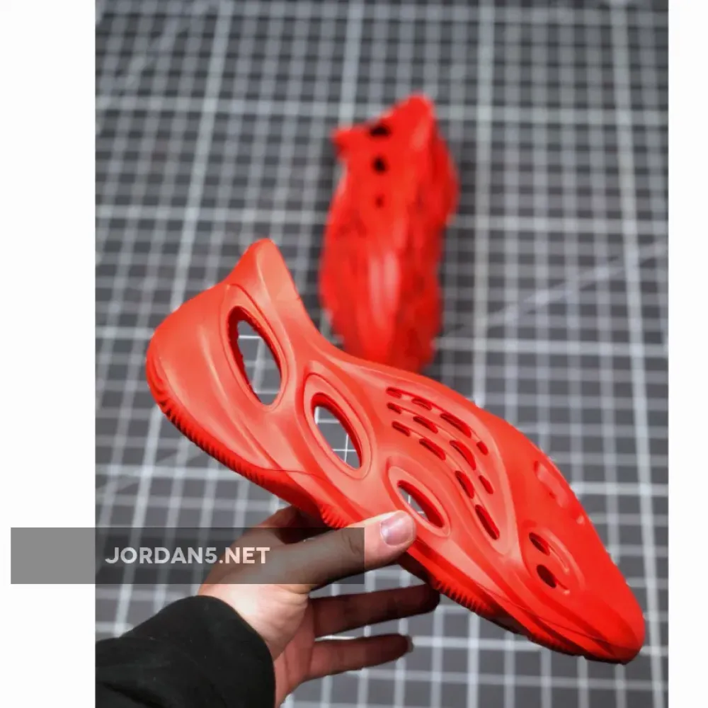 adidas Yeezy Foam Runner Red 1680510091