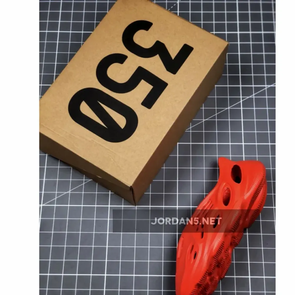 adidas Yeezy Foam Runner Red 1680510091