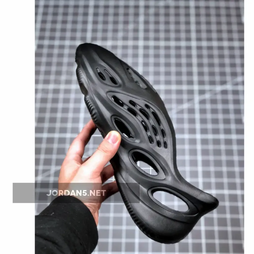 adidas Yeezy Foam Runner Black 1680510091