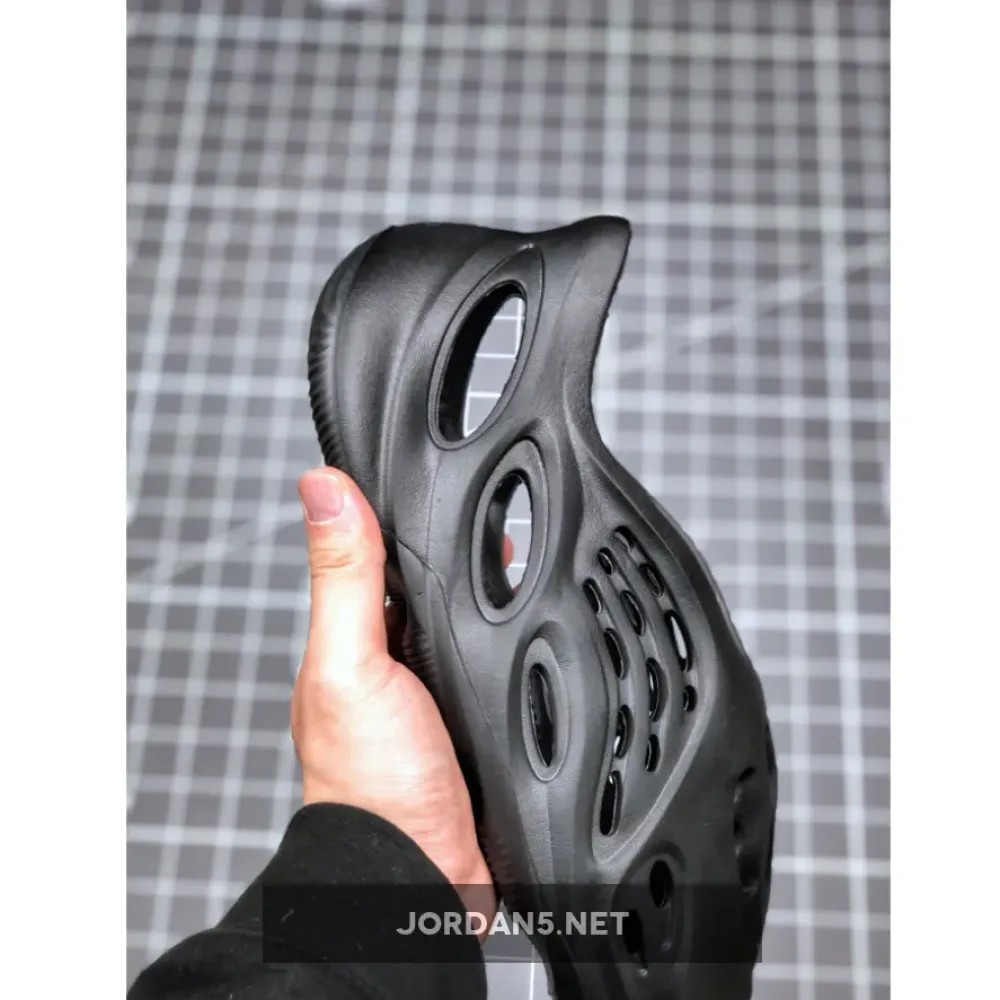 adidas Yeezy Foam Runner Black 1680510091