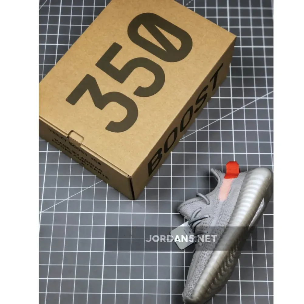 adidas Yeezy Boost 350 v2 “Tail Light”  FX9017