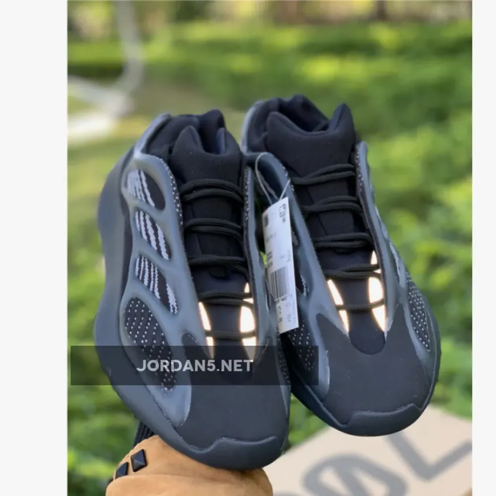 adidas Yeezy 700 V3 “Alvah”  H67799