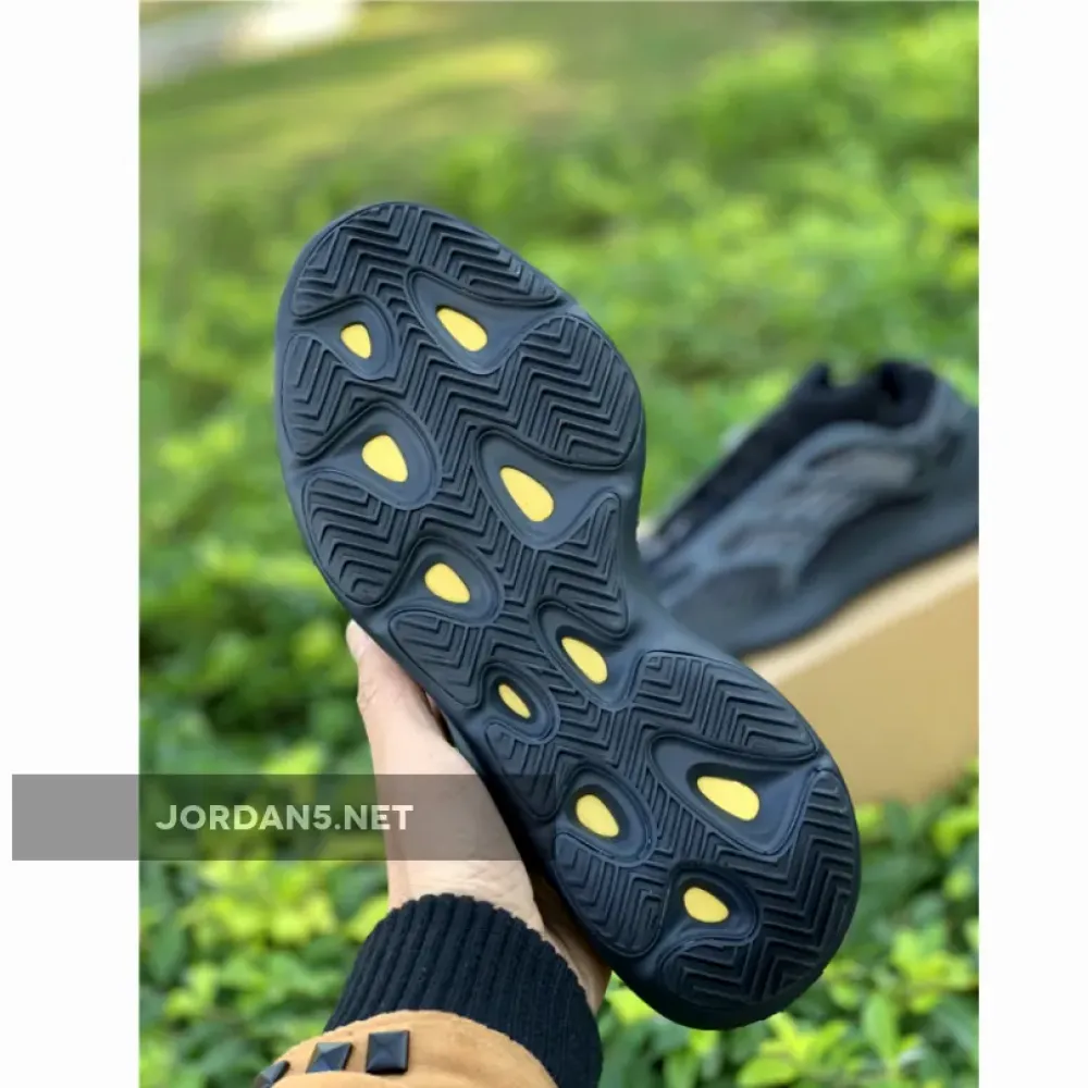 adidas Yeezy 700 V3 “Alvah”  H67799