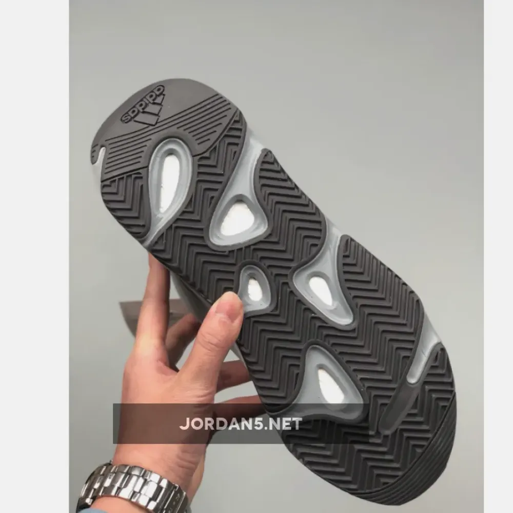 adidas Yeezy Boost 700 V2 “Hospital Blue”  FV8424