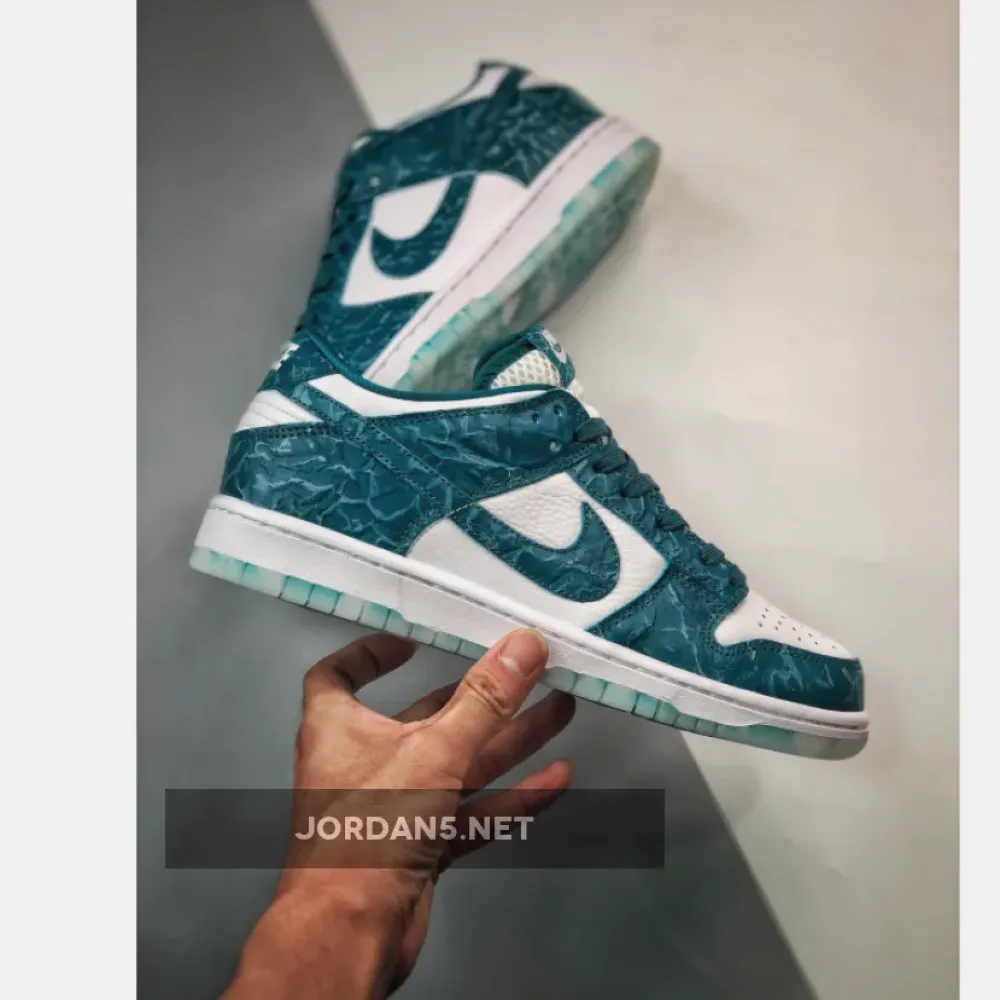 Nike Dunk Low “Ocean” Summit White/Bright Spruce  DV3029-100