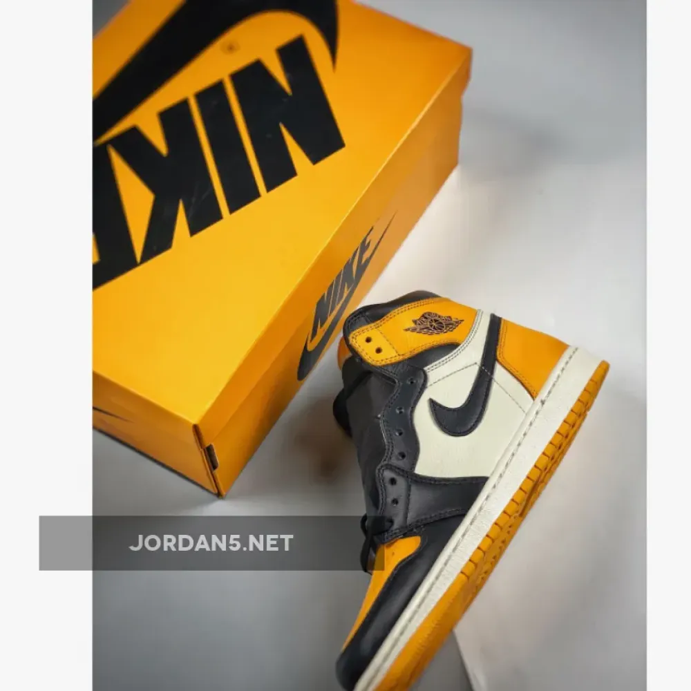 Air Jordan 1 High OG ‘Yellow Toe 2022’ Black/Taxi-White  555088-711