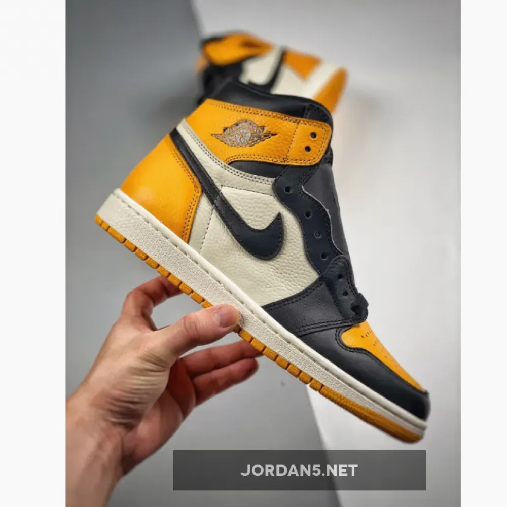 Air Jordan 1 High OG ‘Yellow Toe 2022’ Black/Taxi-White  555088-711