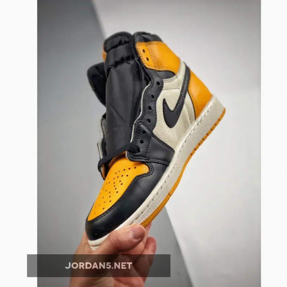 Air Jordan 1 High OG ‘Yellow Toe 2022’ Black/Taxi-White  555088-711