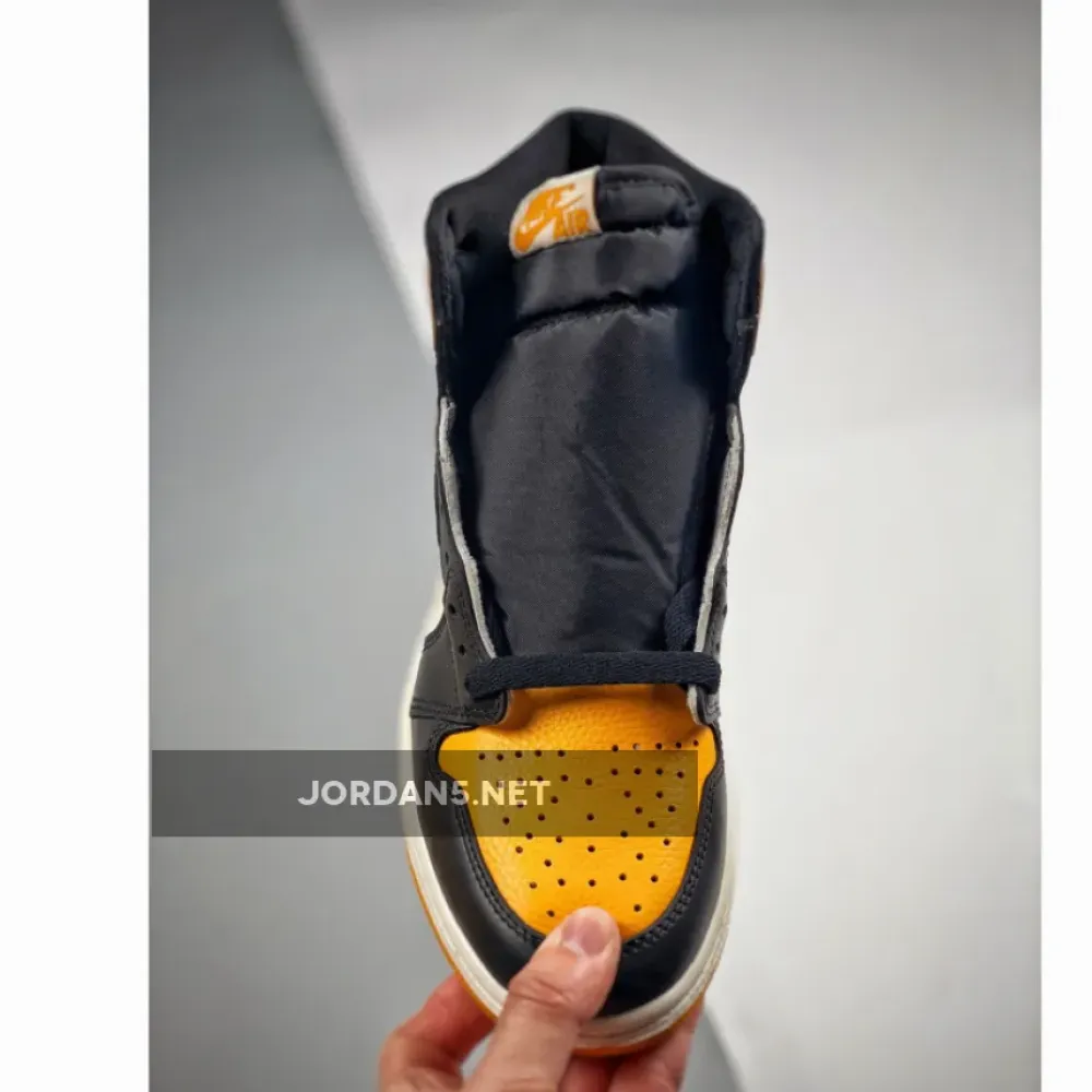 Air Jordan 1 High OG ‘Yellow Toe 2022’ Black/Taxi-White  555088-711