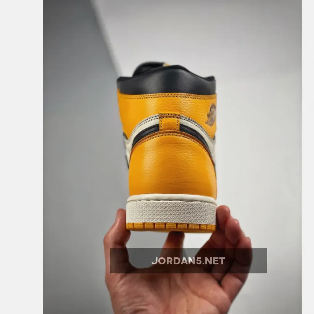 Air Jordan 1 High OG ‘Yellow Toe 2022’ Black/Taxi-White  555088-711