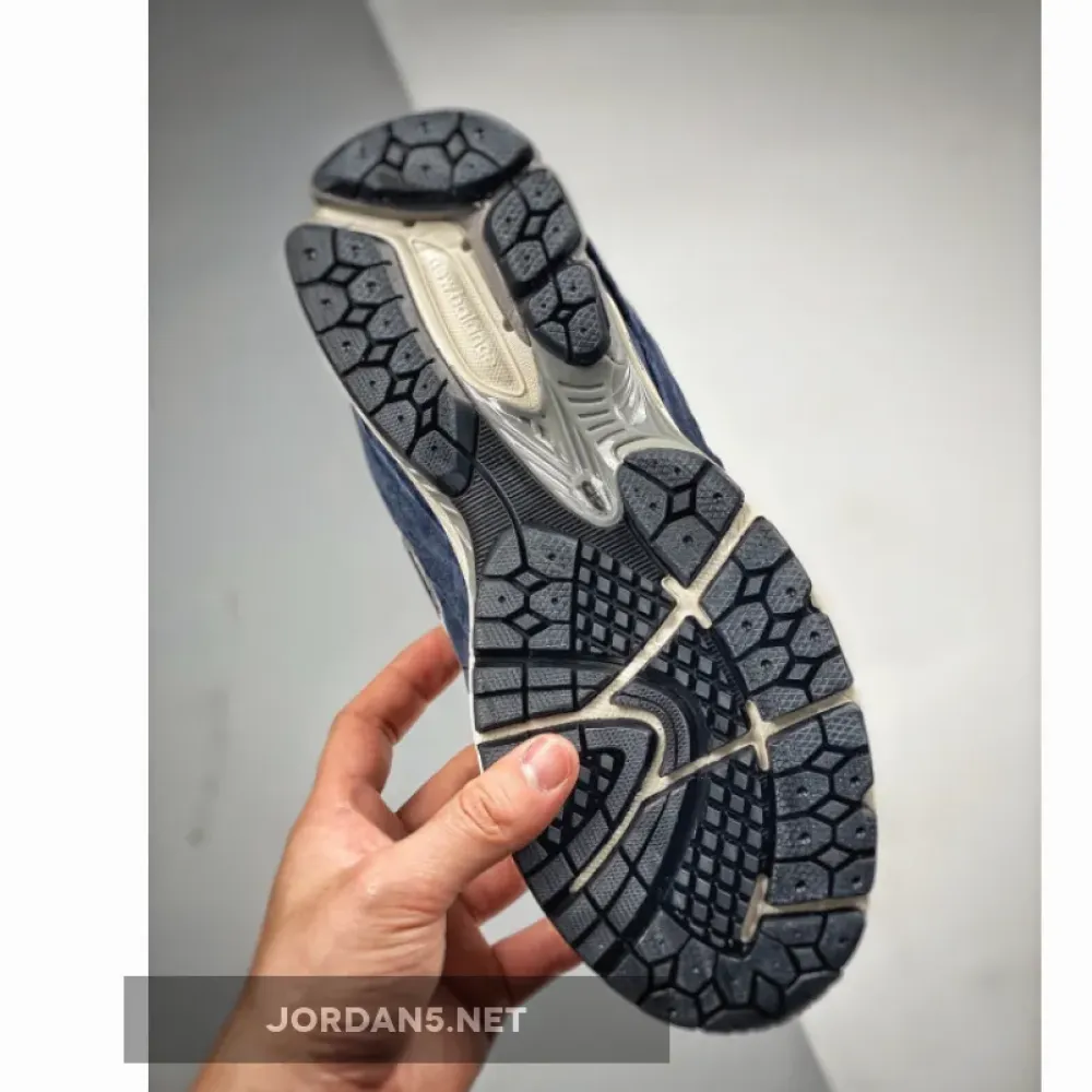 New Balance 2002R Protection Pack Dark Navy Grey M2002RDF