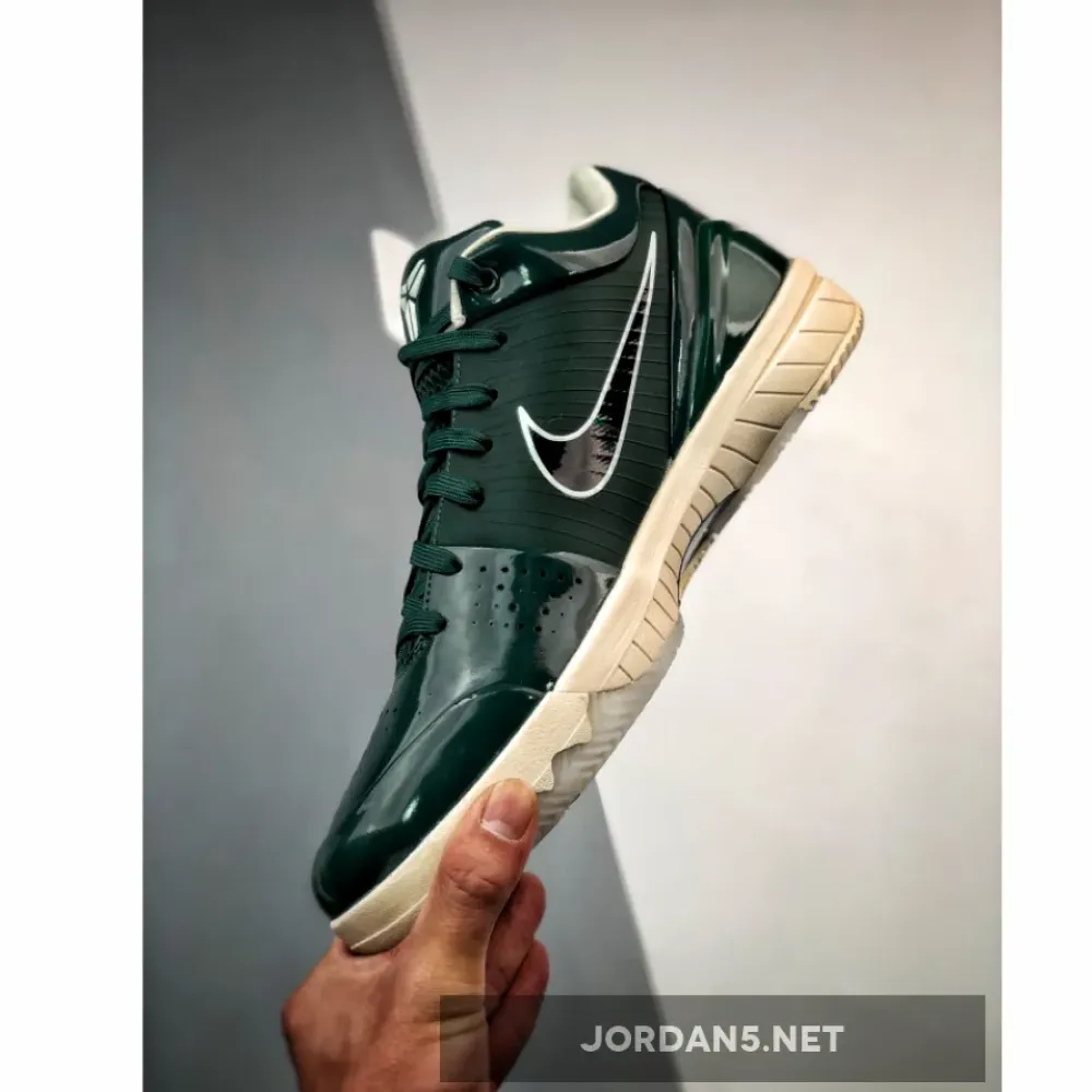 Undefeated x Nike Kobe 4 Protro “Bucks” Fir/Multi-Color  CQ3869-301