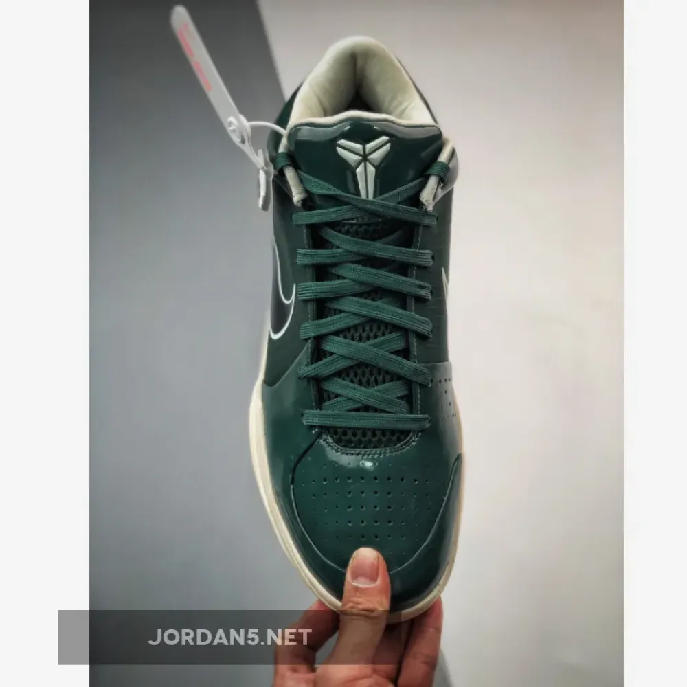 Undefeated x Nike Kobe 4 Protro “Bucks” Fir/Multi-Color  CQ3869-301
