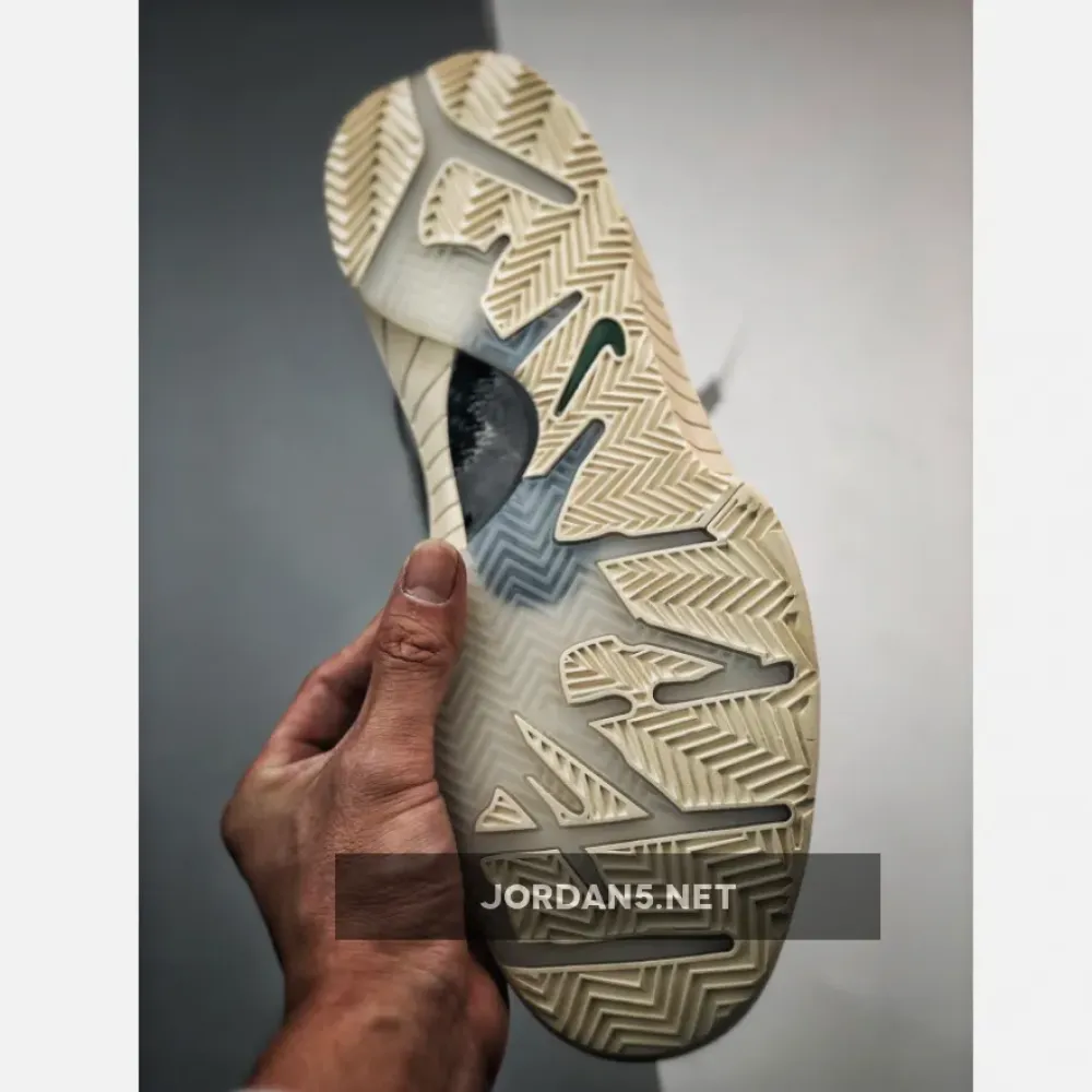 Undefeated x Nike Kobe 4 Protro “Bucks” Fir/Multi-Color  CQ3869-301