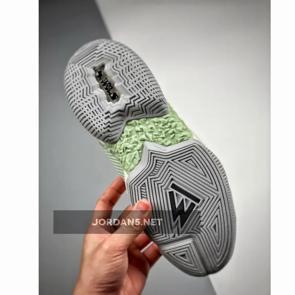 Nike LeBron Ambassador 13 “Empire Jade”  CQ9329-300