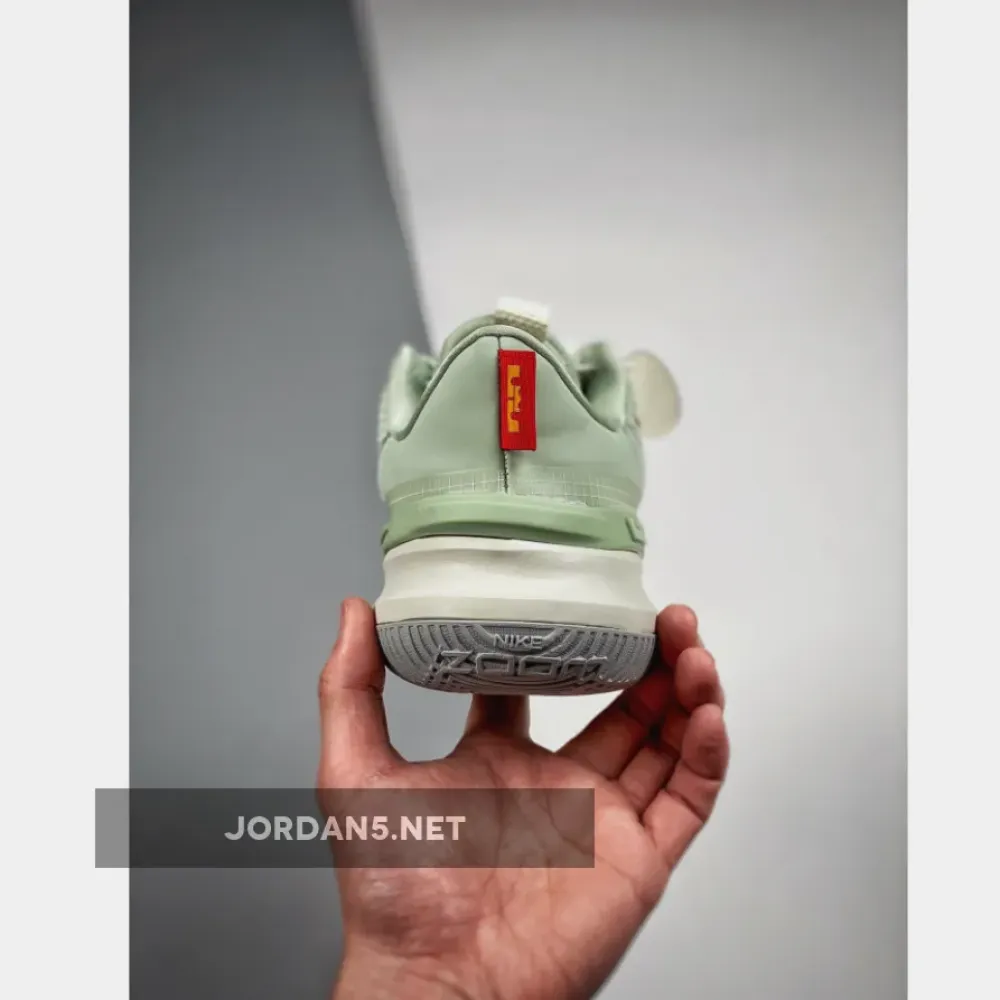 Nike LeBron Ambassador 13 “Empire Jade”  CQ9329-300