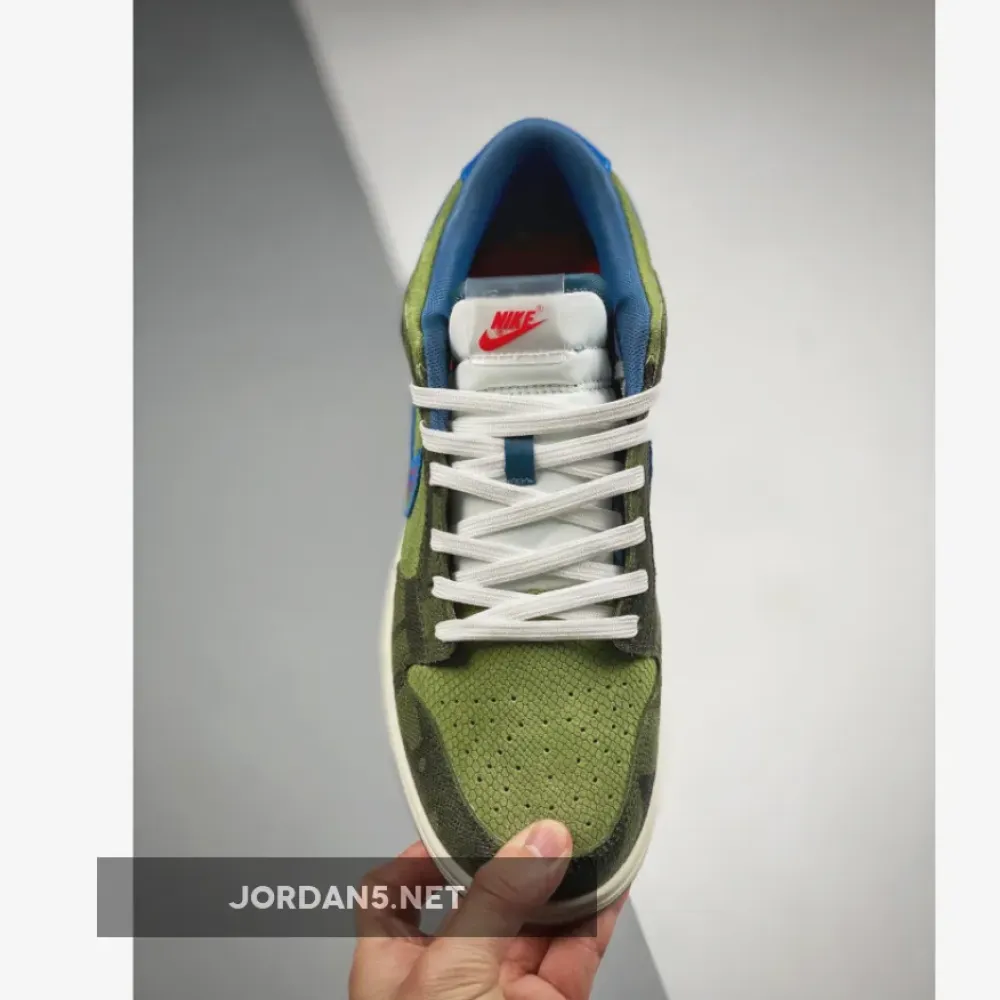 Nike Dunk Low “Siempre Familia”  DO2160-335