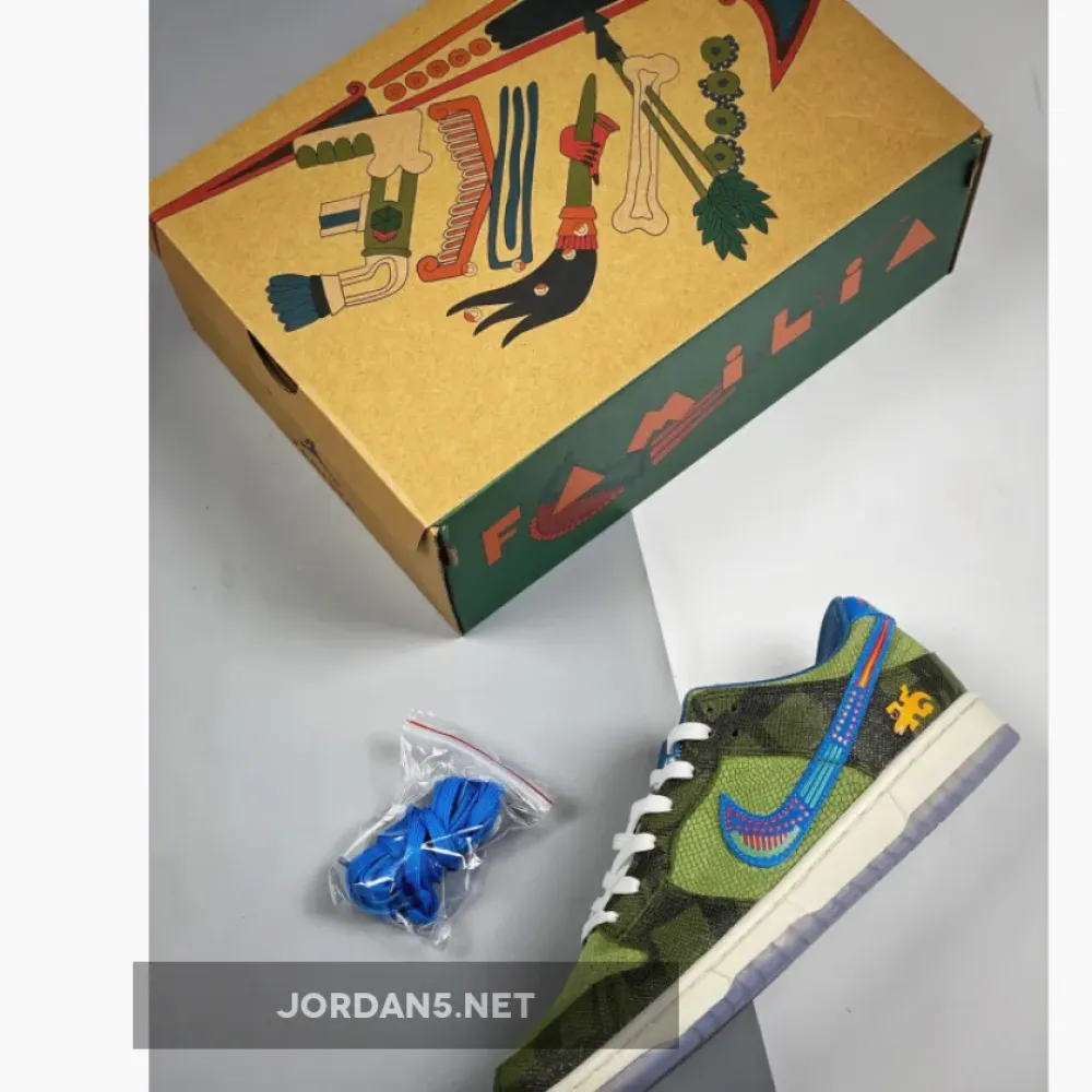 Nike Dunk Low “Siempre Familia”  DO2160-335